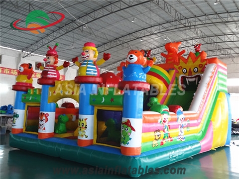 Outdoor Inflatable Giant Cartoon Playground